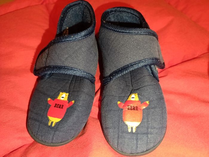 Pantoufles Tex taille 27 en très bon état - photo numéro 2