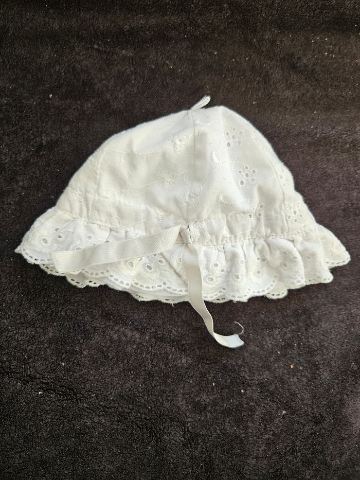 Bonnet blanc ajouré