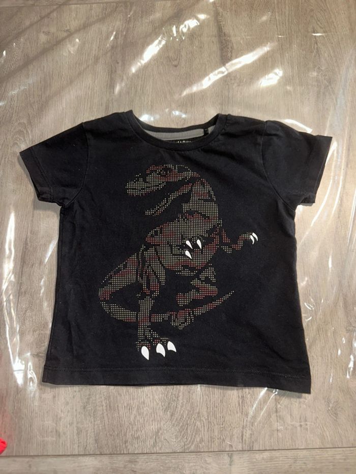 T-shirt dinosaures