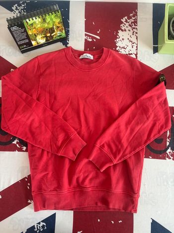 Sweat Stone Island taille S rouge patch sur l’épaule