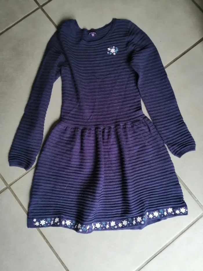 Robe violette foncé
