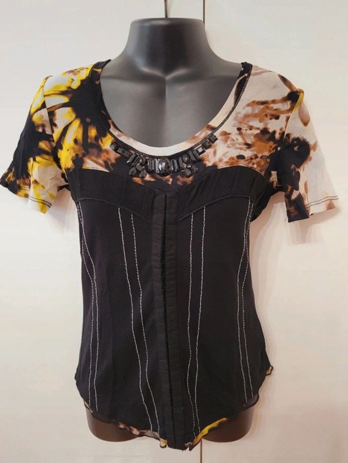 Tee shirt original noir strass
multicolore fleurs Biba taille XS
34 - photo numéro 2