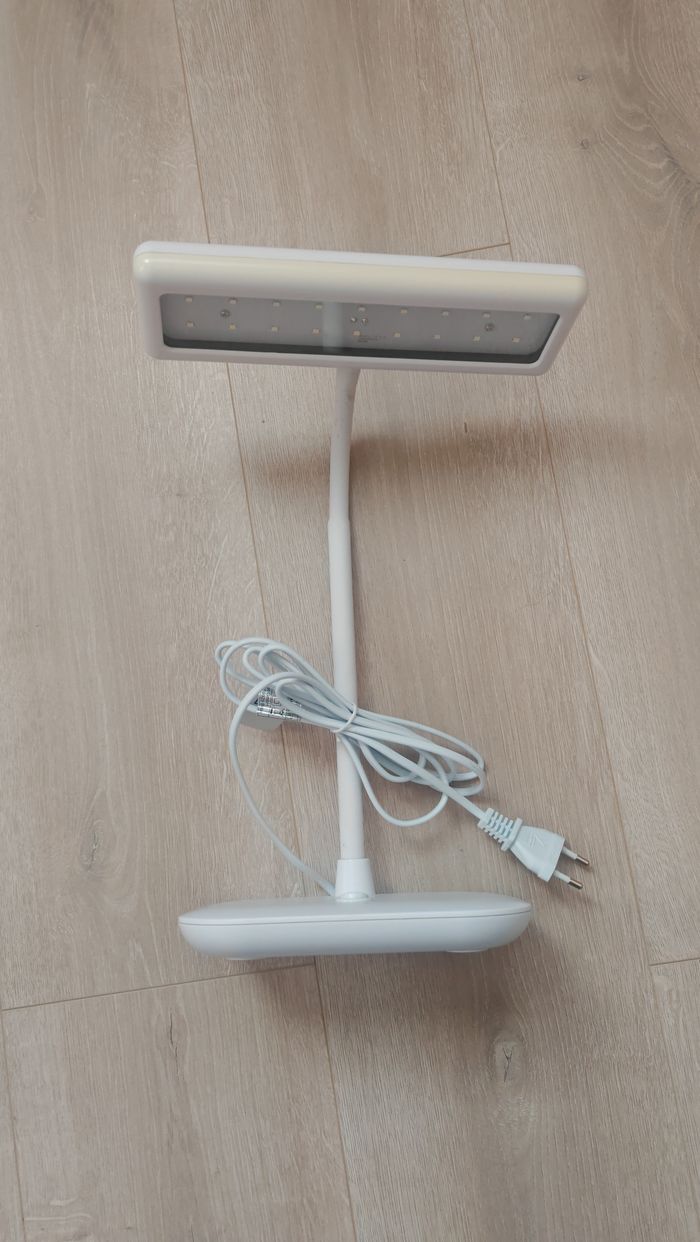 Lampe de table LED blanche - photo numéro 1