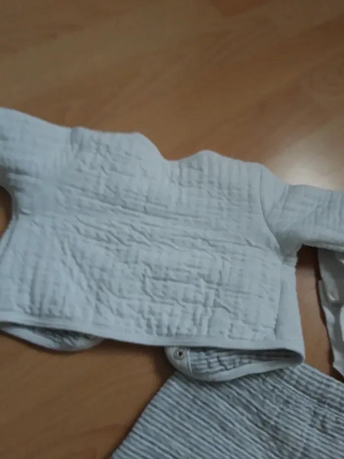 Ensemble 3 pièces : pantalon, tee-shirt, veste - photo numéro 6