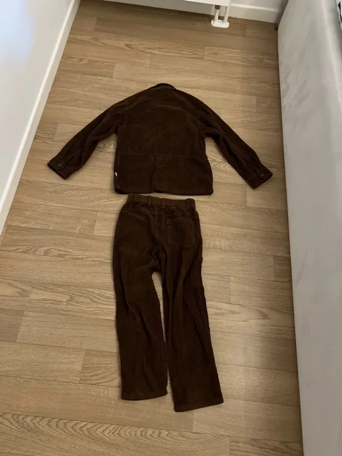Ensemble en velours côtelé Zara 8 ans tres bonne etat - photo numéro 7