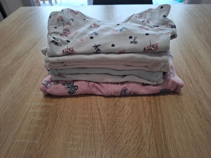 Lot 24 vêtements T.9mois état satisfaisant à très bon état - photo numéro 3