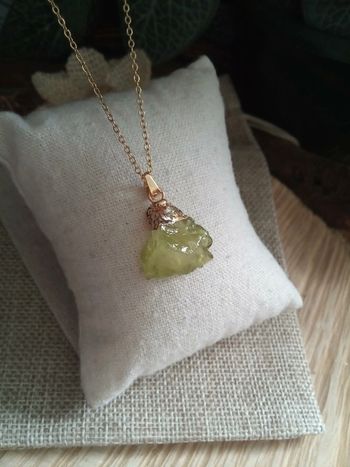 Collier pendentif pierre péridot