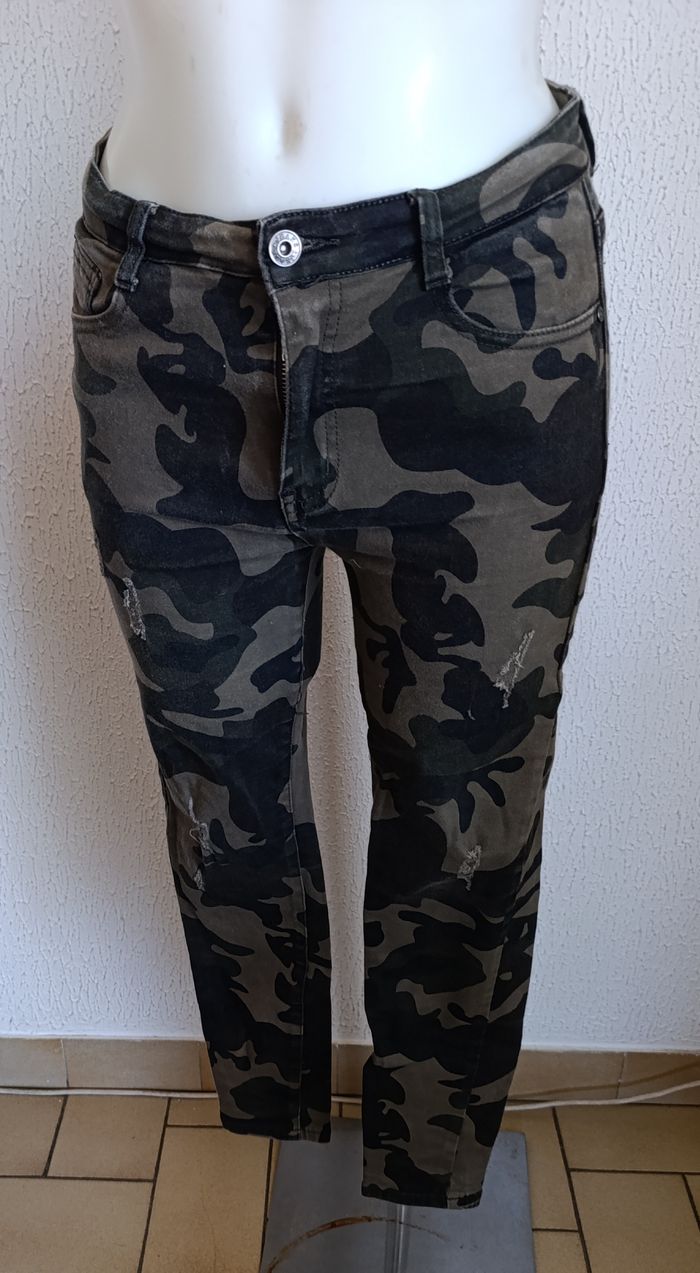 Jean motif militaire mis bon - photo numéro 1