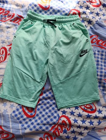 Short Nike vert taille 14 ans