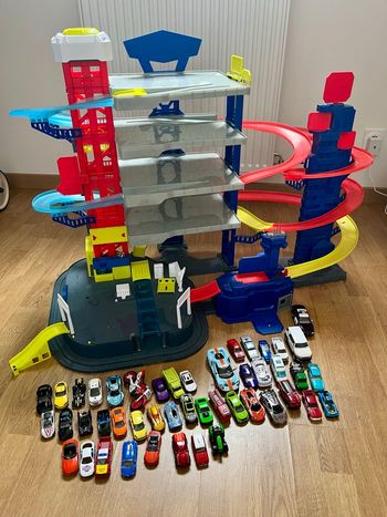 Garage avec lot de voitures 