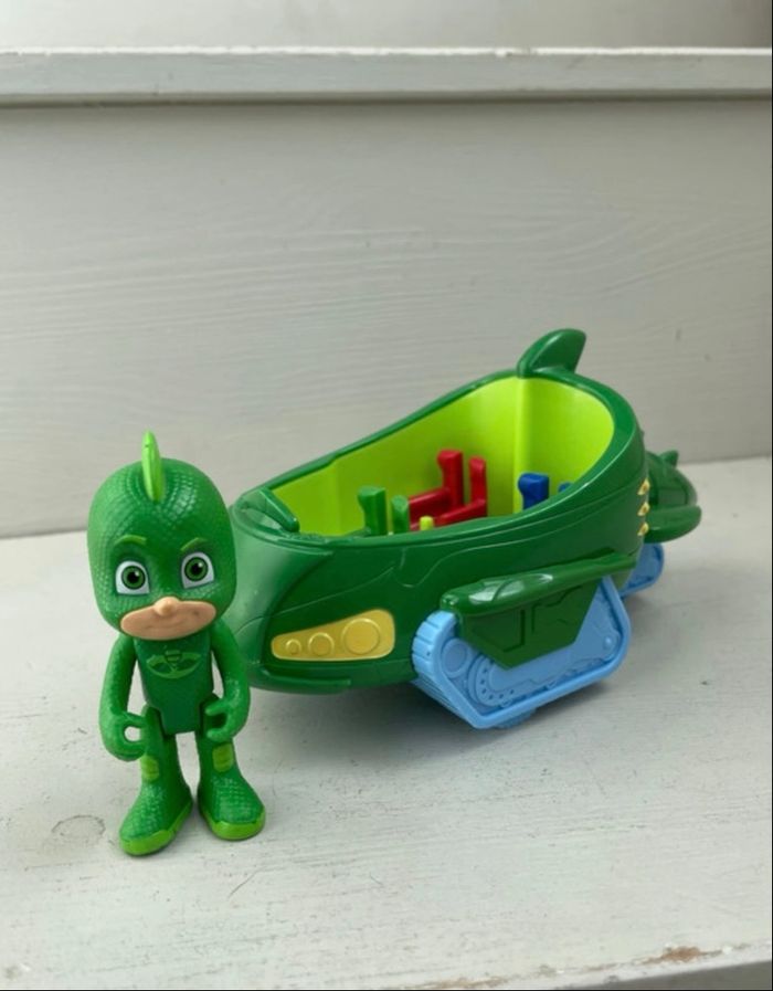 Véhicule et figurine Gluglu