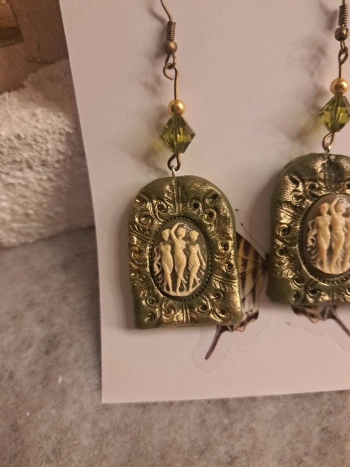 Boucles d'oreilles pendante pâte polymere avec camé - photo numéro 6