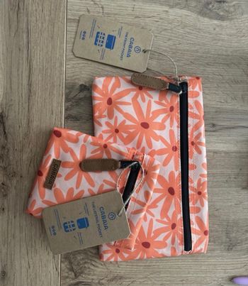 2 pochettes Cabaia neuves 