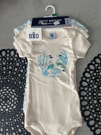 Lot de 3 bodies petit bateau taille 12 mois