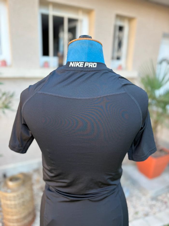 T shirt Nike dri fit - noir - taille S - comme neuf - photo numéro 4