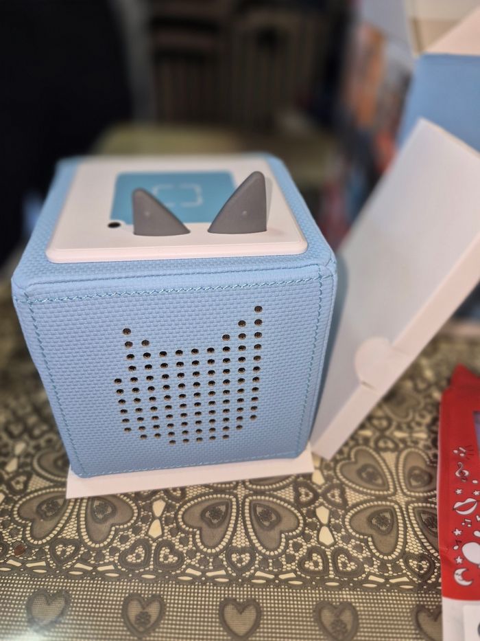 Toniebox neuve  ouvert juste pour la photo + chargeur usb neuf + 1 tonies neuf - photo numéro 3