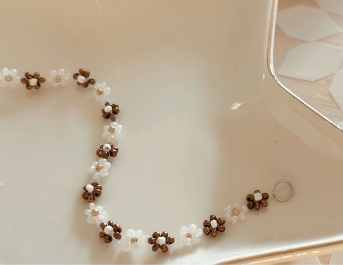 Bracelets fleurs marron et blanc 🤎 - photo numéro 4