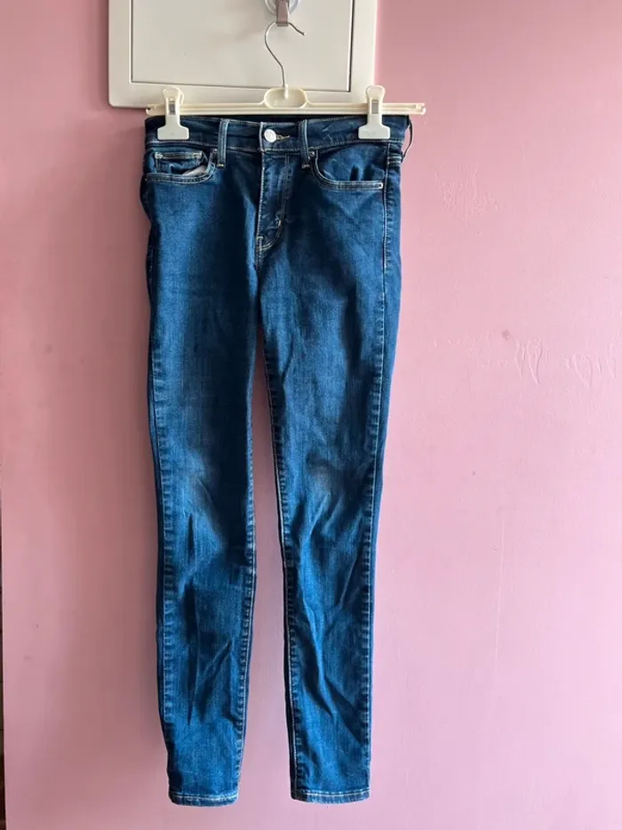 Jean Levi’s bleu foncée W26 L30 - photo numéro 2