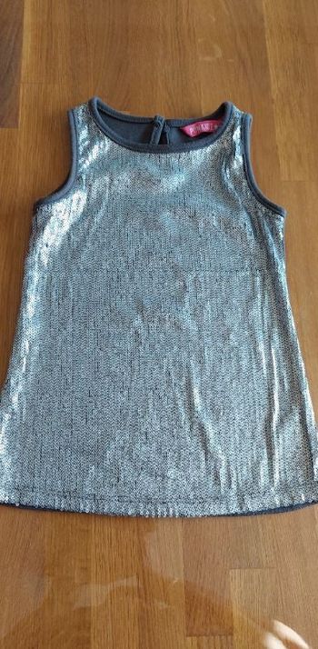 Jolie robe originale sans manches bébé fille 24 mois