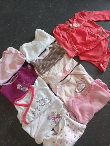 Lot bodies ml 3 mois