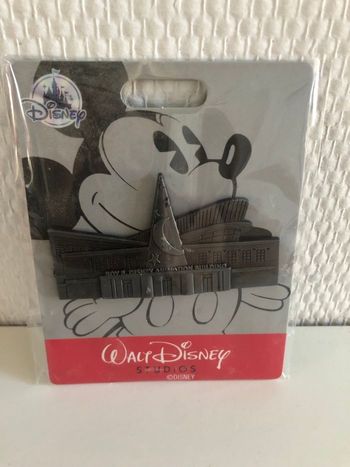 Pins Disney neuf