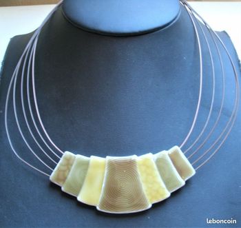 Collier sur 5 fils rigides   - Email caramel et beige