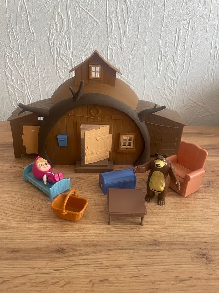 Maison de l'ours et figurines Masha et Michka > dès 3 ans
