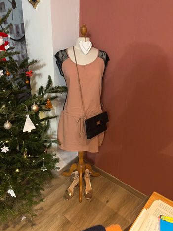 Robe MC beige dentelle noire T38