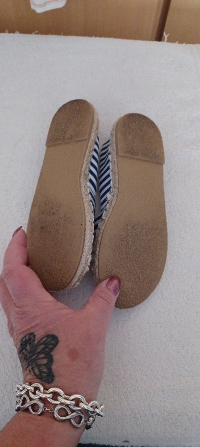 Très jolie paire d'espadrille fille Pointure 31 - photo numéro 3