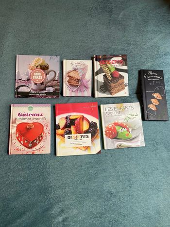 Lot de 7 livres de recettes de cuisine desserts, mini croissant , mug cakes