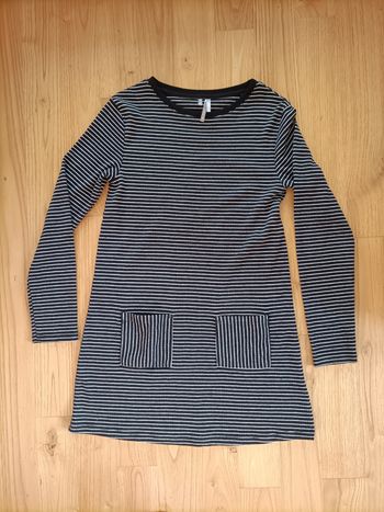 Robe fille 8 ans orchestra manches longues Noire blanche rayée bon état 