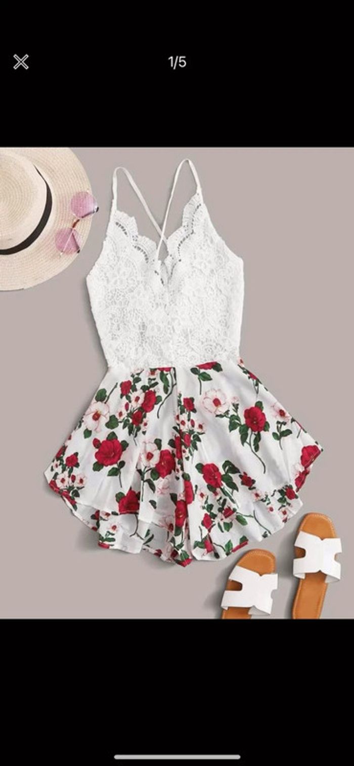 Combishort fleuri avec dentelle et noeud