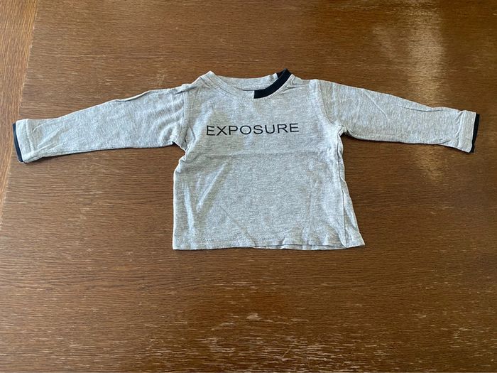 T-shirt gris exposure