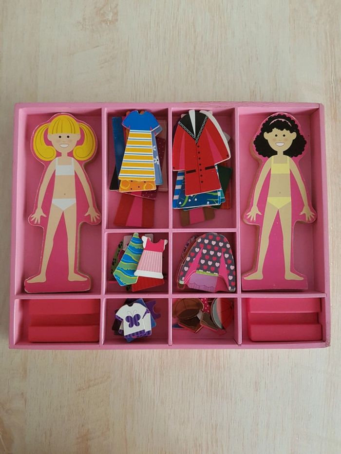 Jeu de vêtements magnétiques Abby & Emma de Melissa & Doug - photo numéro 2