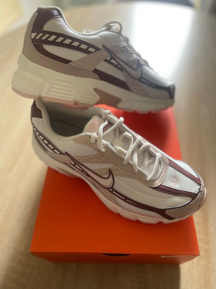 Nike Initiator