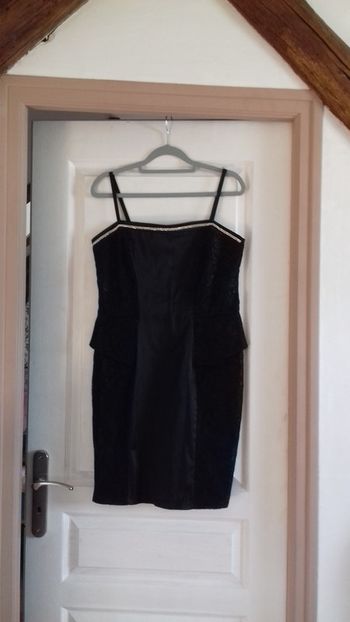 Robe de soirée noire, 42