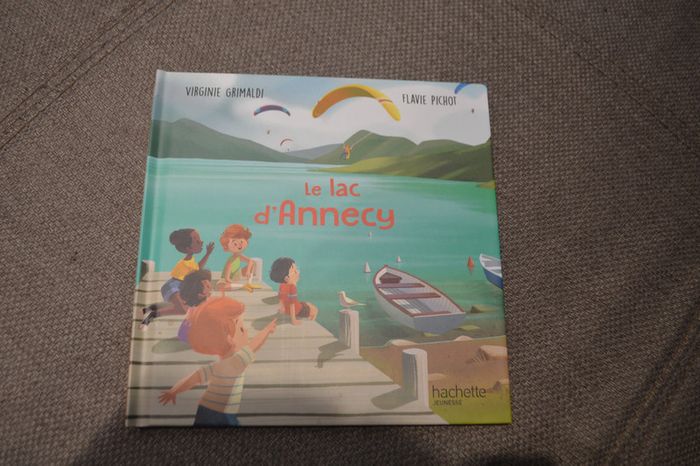 Livre Mac Donald Happy Meal Virginie Grimaldi Le lac d'Annecy