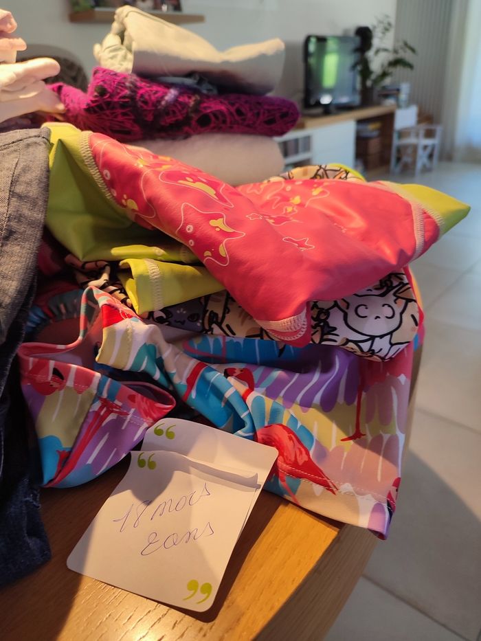 Lot de vêtements fille 18 mois à  2 ans propres, repassés et pliés - photo numéro 5