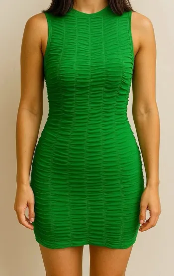 💚 Robe verte ruchée – Taille S