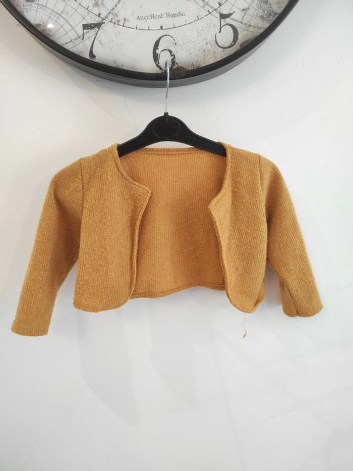 Boléro jaune moutarde 2 ans