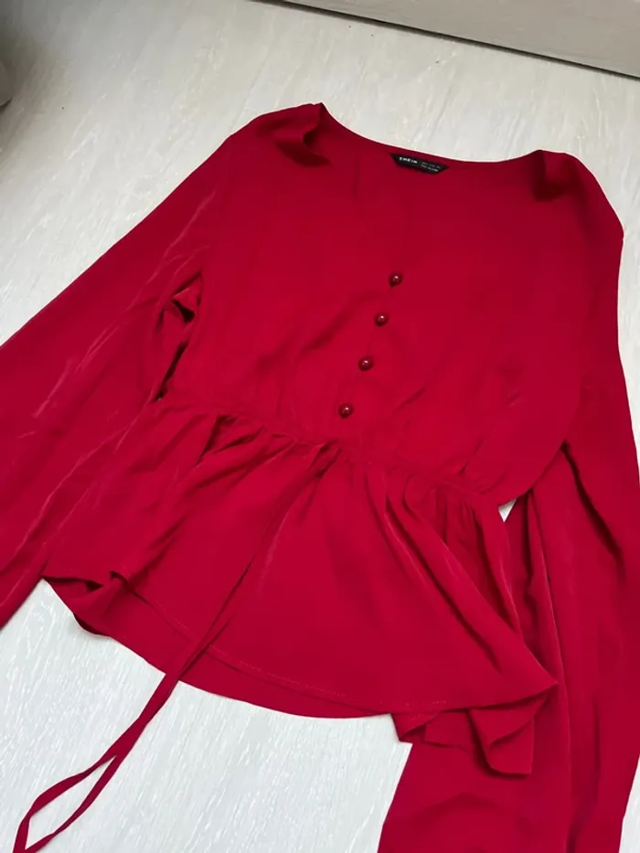 Haut rouge - photo numéro 3