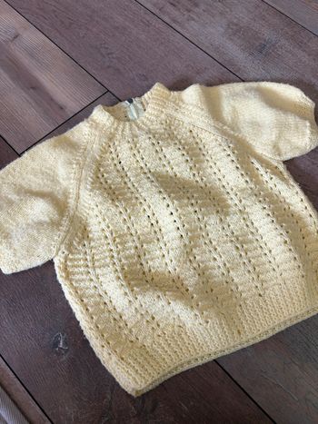 Petit pull jaune manches courtes