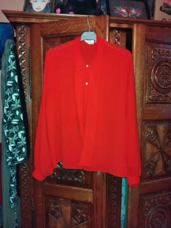 Chemisier rouge vintage col lavallière