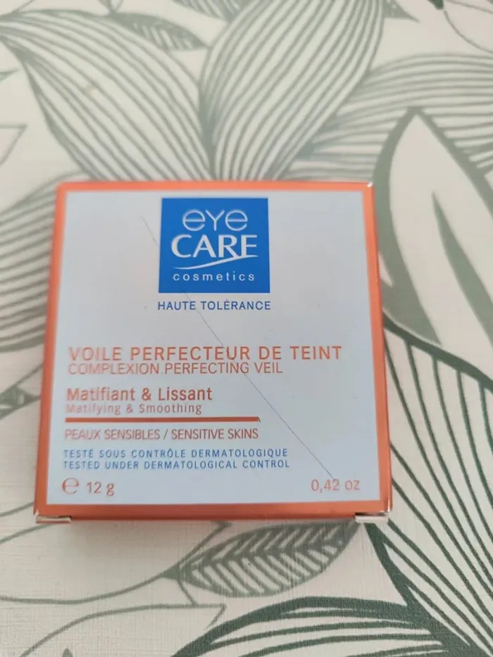 Eye care cosmetics voile perfecteur de teint matifiant et lissant peaux sensibles 12g