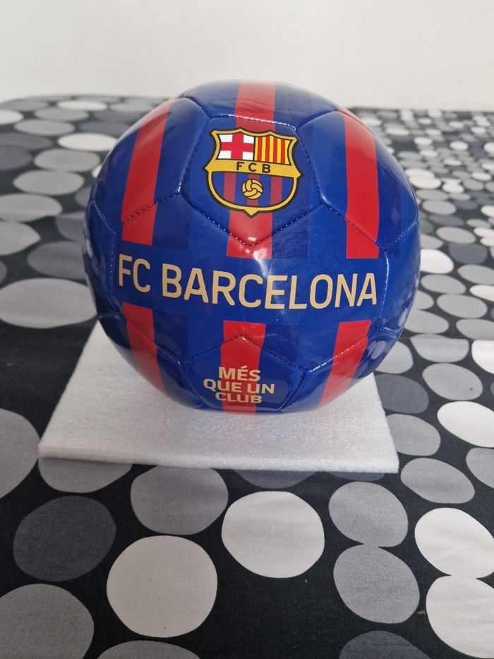 ⚽ Ballon officiel FC Barcelona – “Més que un club” 💙❤️ - photo numéro 5