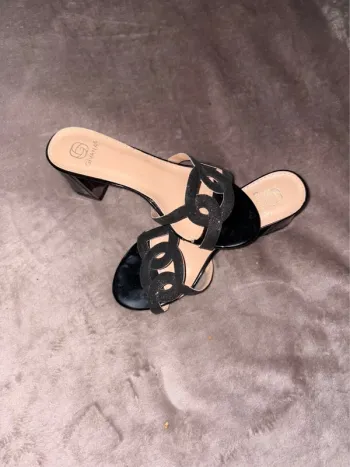 Mules à talon femme taille 36 noir en très bon état. Givana.