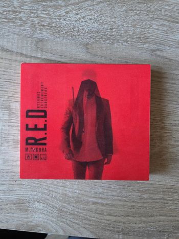 CD red M. pokora