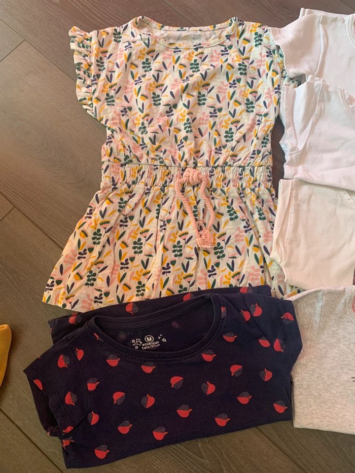 Lot de 8 articles fille 3 ans - photo numéro 2