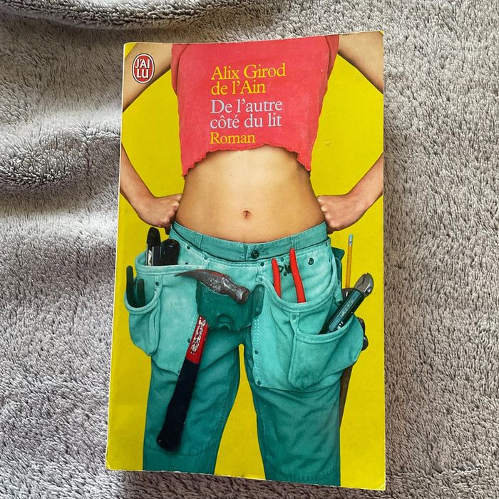 #de l’autre côté du lit Alice Giroud de l’Ain. G)