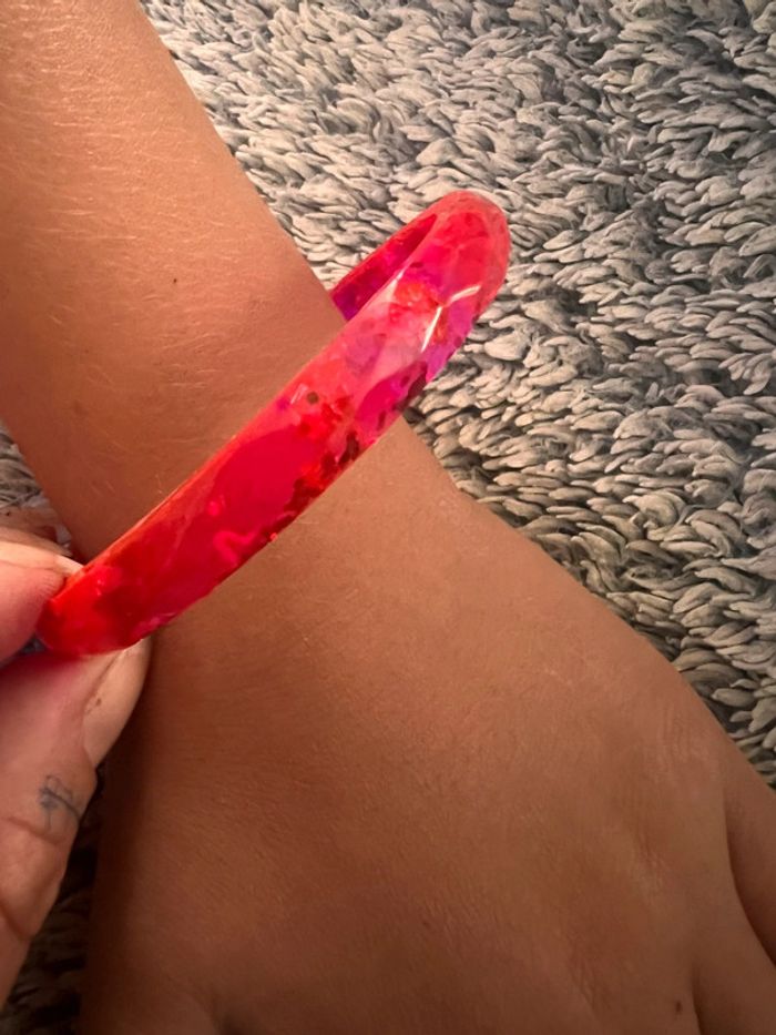 Bracelet en résine rose paillette - photo numéro 2